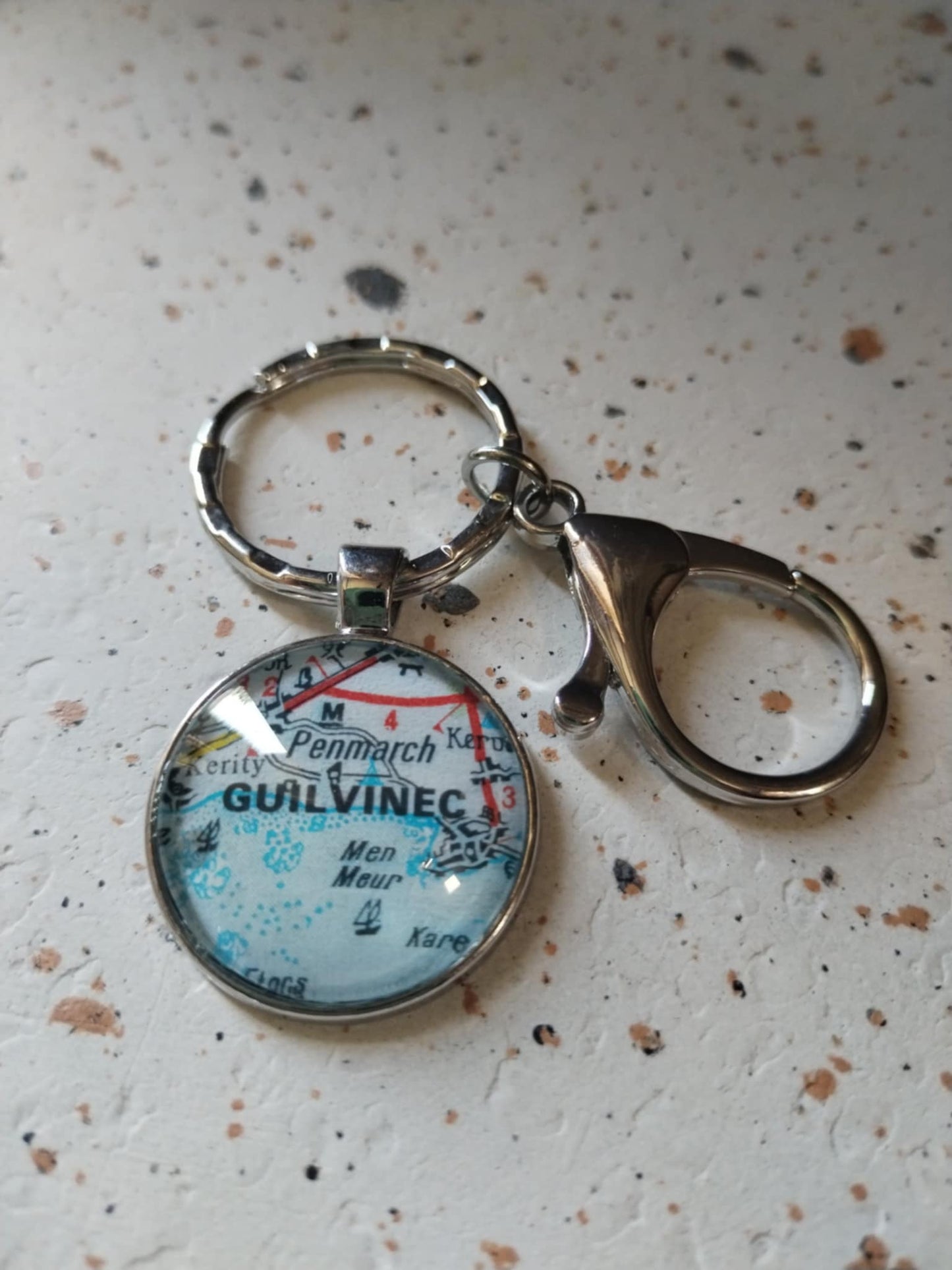 Porte-clé GUILVINEC - PENMARC'H – Carte routière recyclée | Souvenir de Bretagne