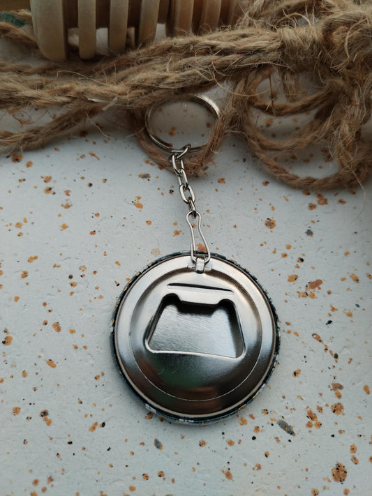 Porte clés décapsuleur 44mm - Papier japonais - Floral blanc et doré, fond vert sapin