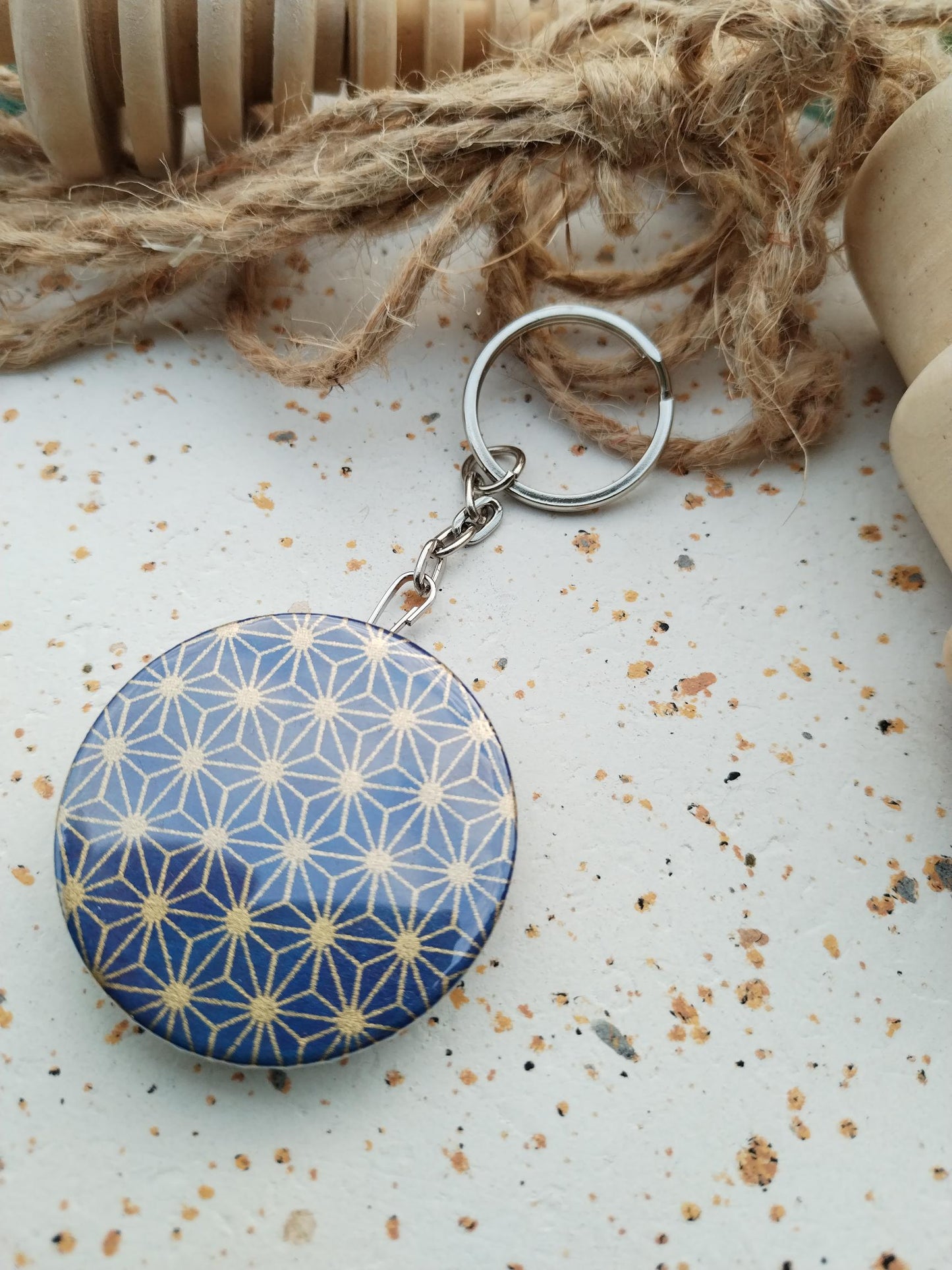 Porte clés décapsuleur 44mm - Papier japonais - Graphique doré, fond bleu marine
