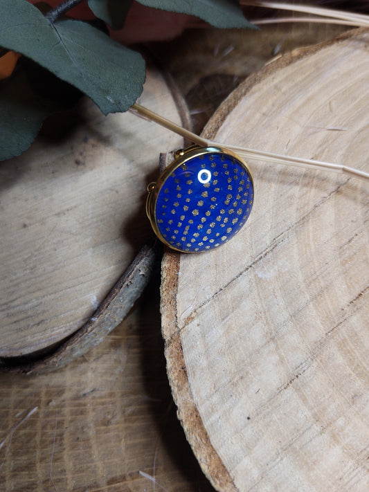 Bague ajustable ronde cabochon 20 mm - Acier inoxydable doré - Pois dorés, fond bleu