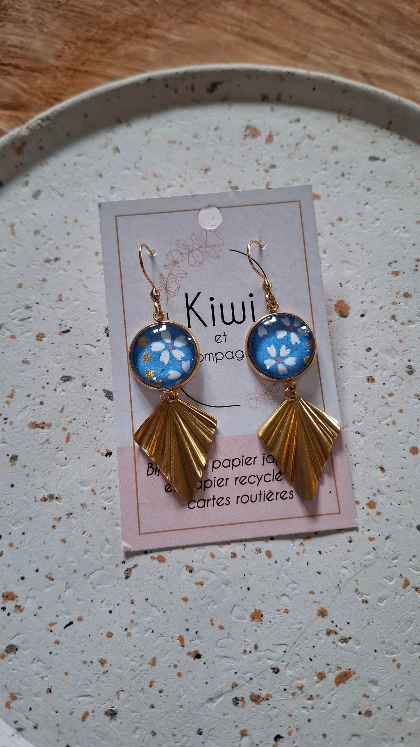 Boucles d'oreilles cabochons ronds 16mm - Acier inoxydable doré - papier japonais bleu floral - breloque losange