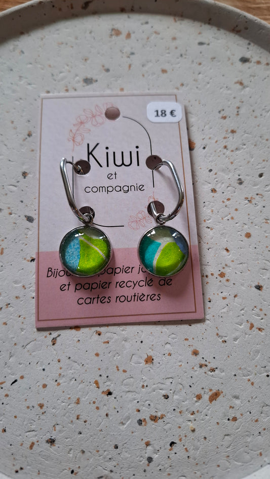 Boucles d'oreilles Créoles Dormeuses 20 mm - cabochons verre 16 mm - papier vert, bleu et blanc - acier inoxydable