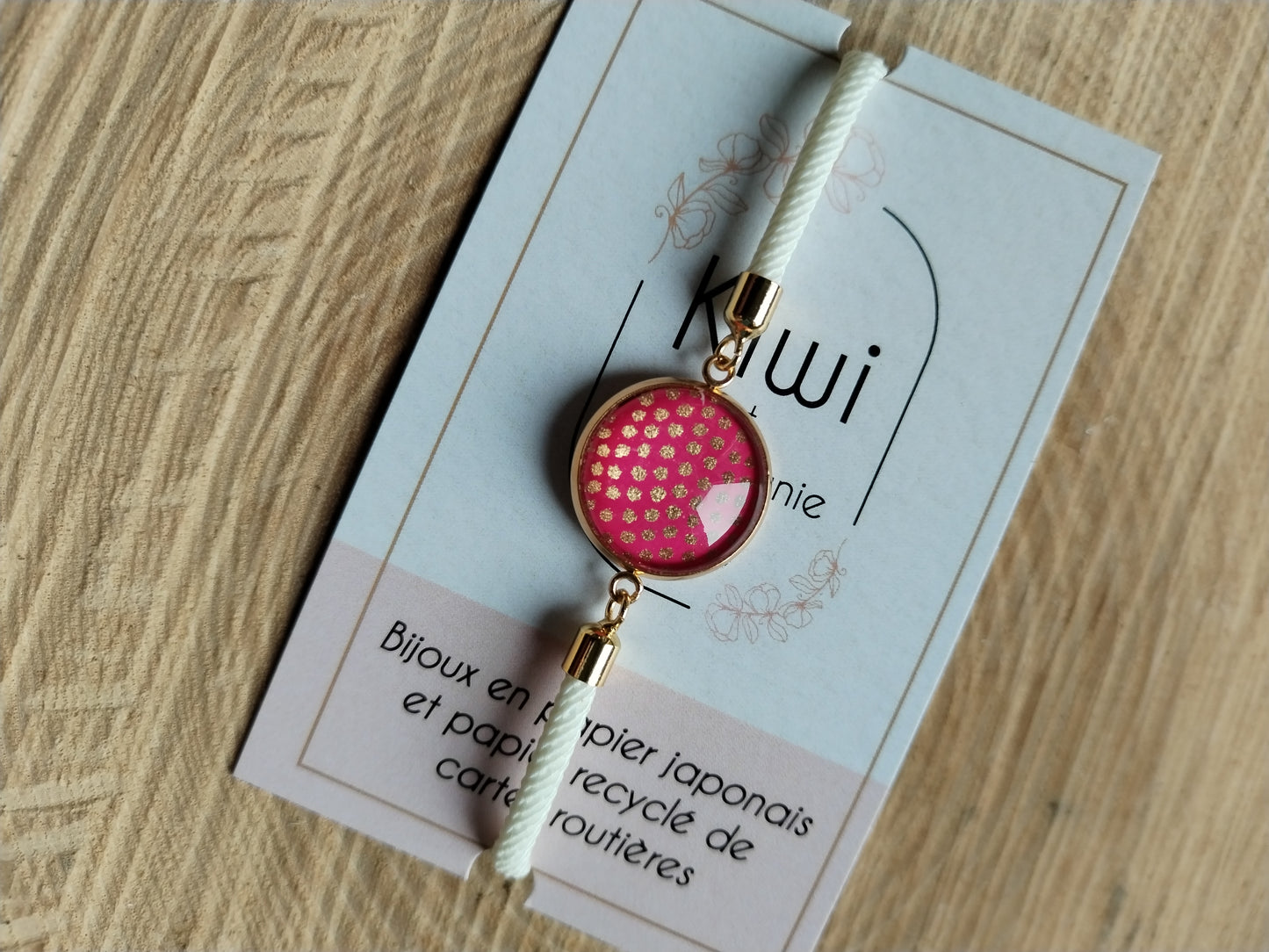 Bracelet réglable en coton blanc - cabochon en rose et doré