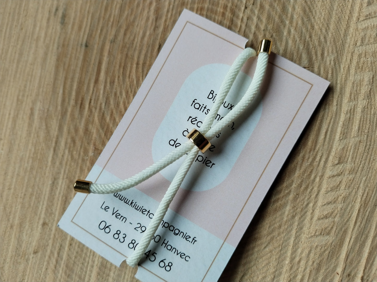 Bracelet réglable en coton blanc - cabochon vert et blanc