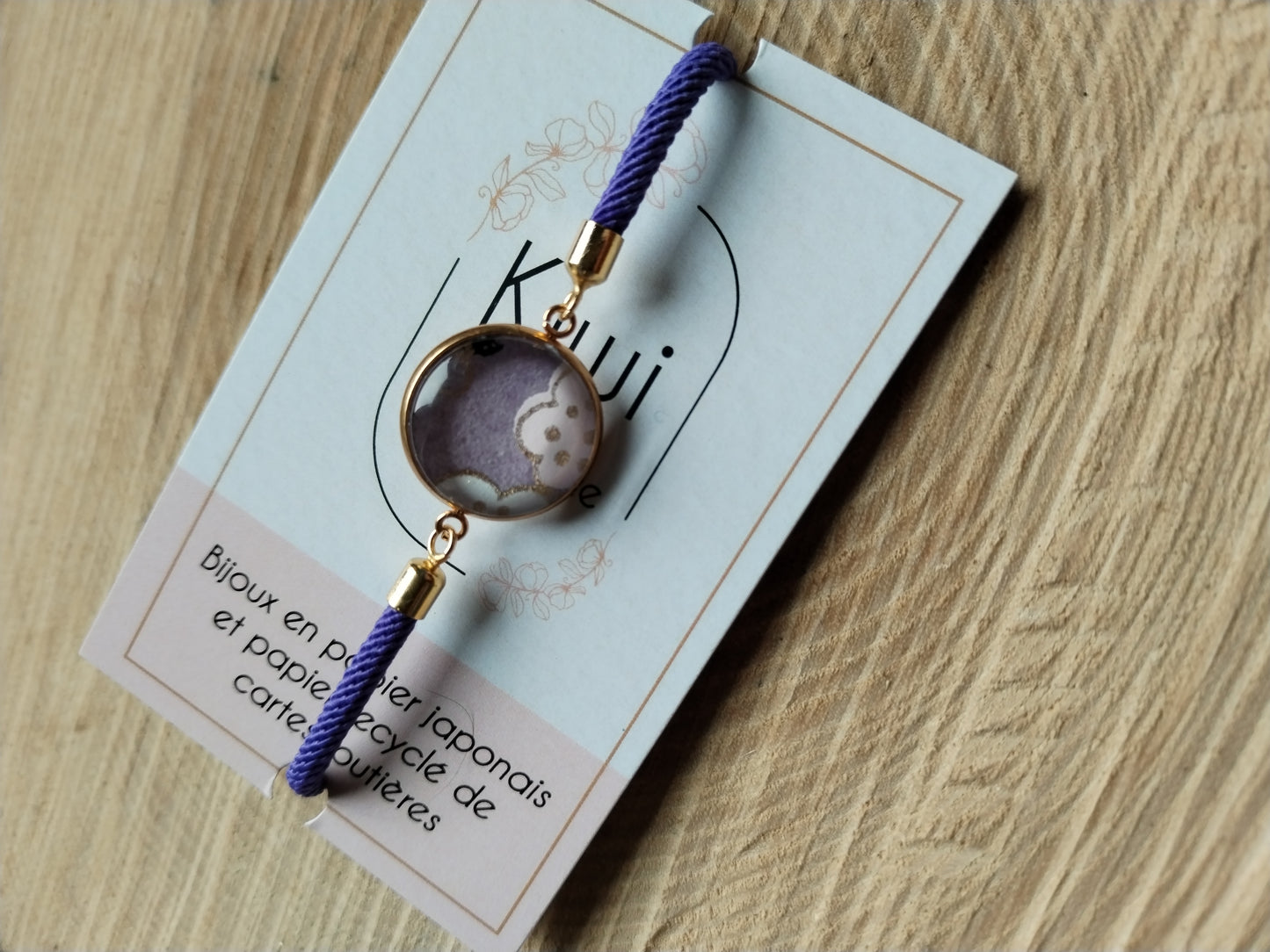 Bracelet réglable en coton violet - cabochon floral blanc, doré et violet