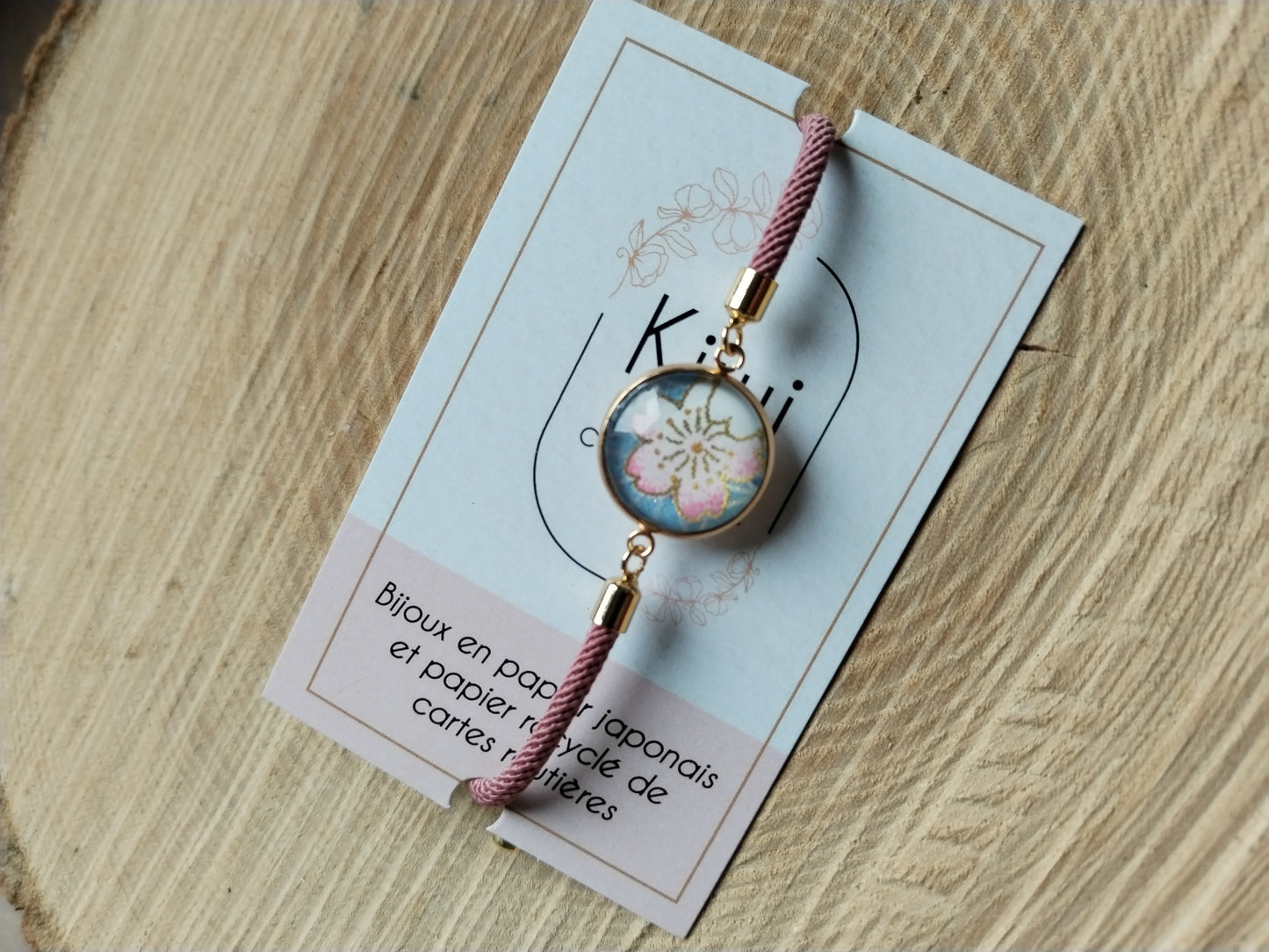 Bracelet réglable en coton taupe - cabochon floral blanc, rose, doré et bleu