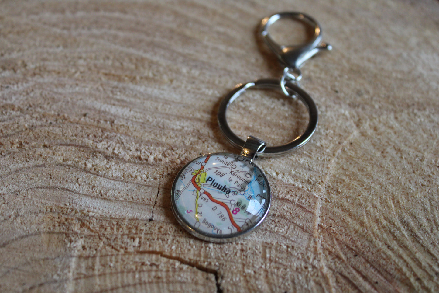 Porte-clefs cabochon 25mm - Recyclage carte routière - Plouha (22 - Côtes d'Armor - BZH)