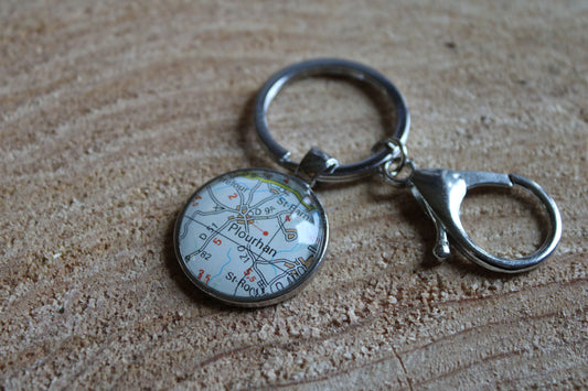 Porte-clefs cabochon 25mm - Recyclage carte routière - Plourhan (22 - Côtes d'Armor - Bzh)