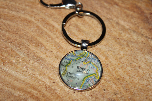 Porte-clefs cabochon 25mm - Recyclage carte routière - Bogny sur Meuse (08 - Ardennes)