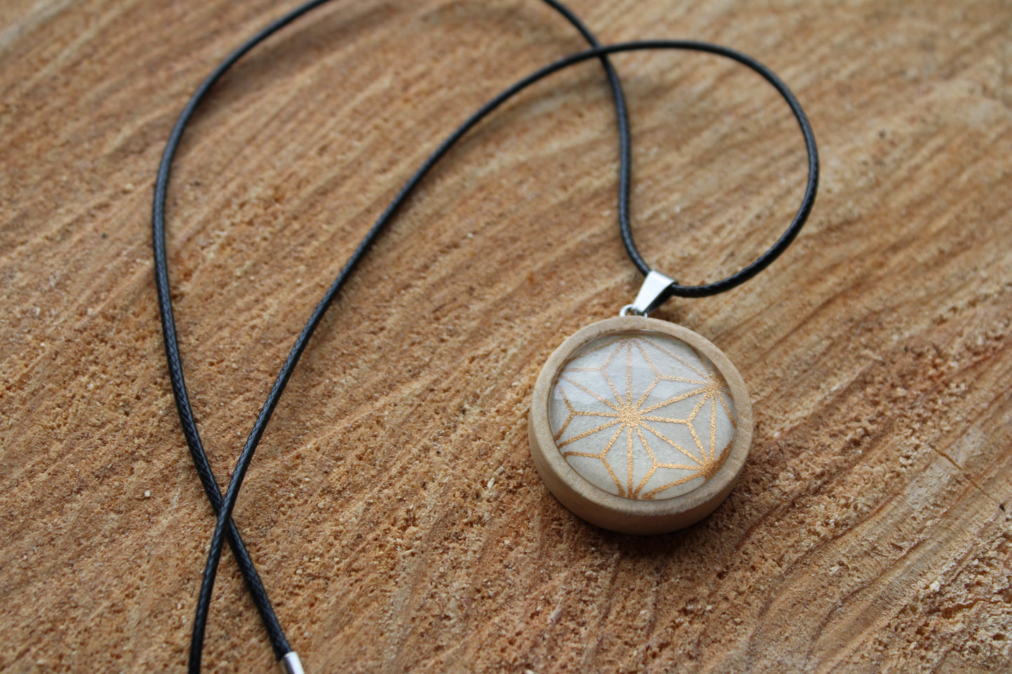 Collier cordon ciré et pendentif bois - papier japonais doré et crème