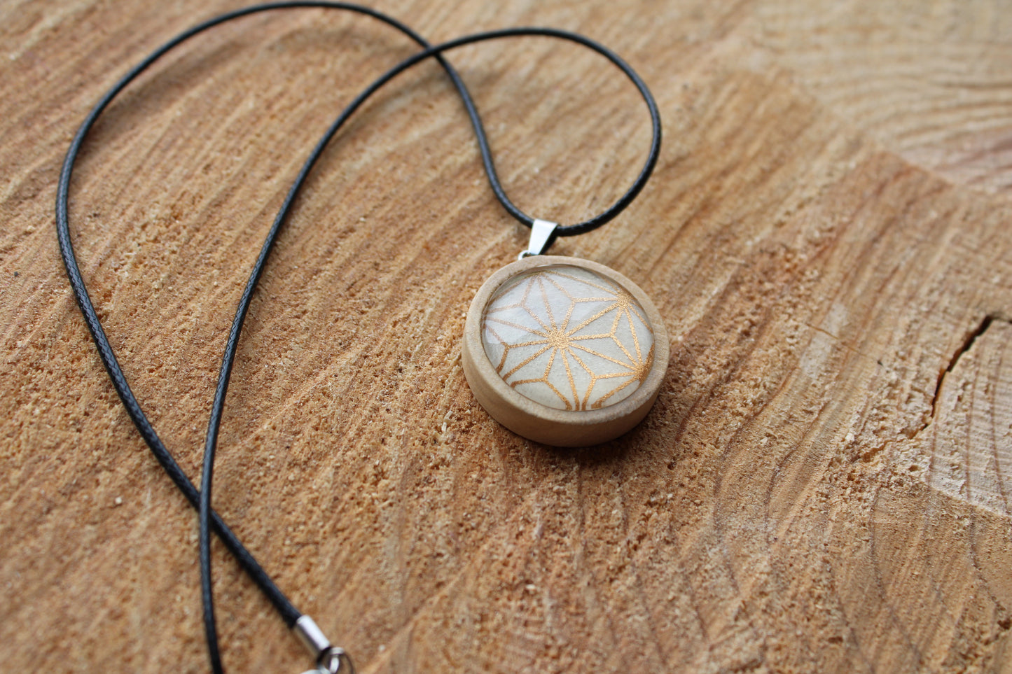 Collier cordon ciré et pendentif bois - papier japonais doré et crème