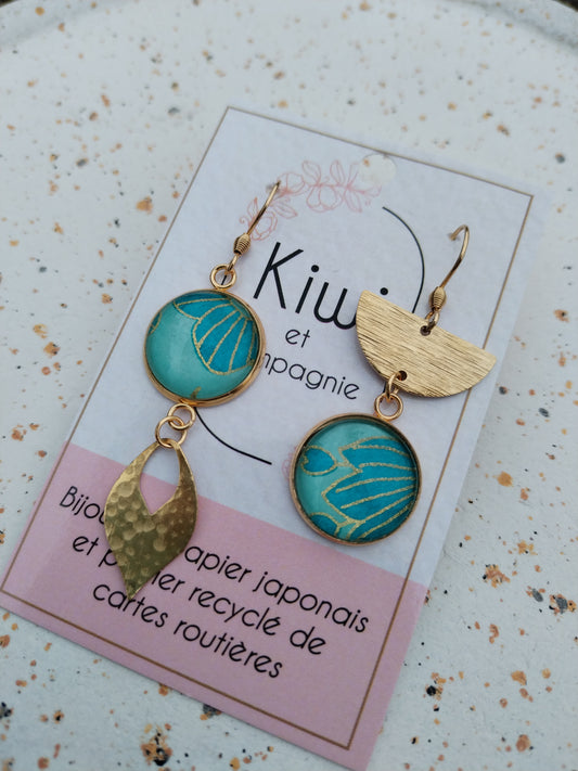Boucles d'oreilles asymétriques - Cabochons 16mm - Acier inoxydable doré - Papier japonais bleu turquoise et doré