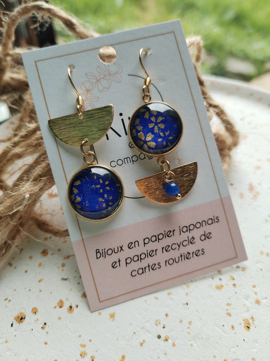 Boucles d'oreilles asymétriques - Cabochons 16mm - Acier inoxydable doré - Papier japonais bleu et doré