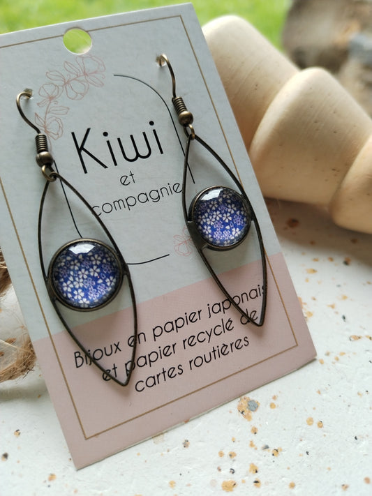 Boucles d'oreilles oeil cabochon 12mm - Bronze - Fleurs blanches, fond violet