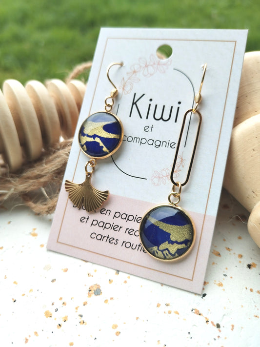 Boucles d'oreilles asymétriques - Cabochons 16mm - Acier inoxydable doré - Papier japonais bleu et doré