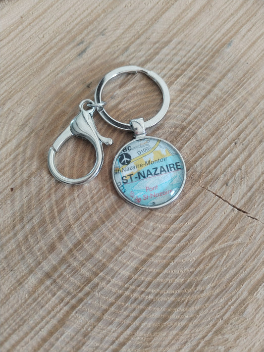 Porte-clefs cabochon 25mm - Recyclage carte routière - Saint Nazaire (44 - Loire-Atlantique)