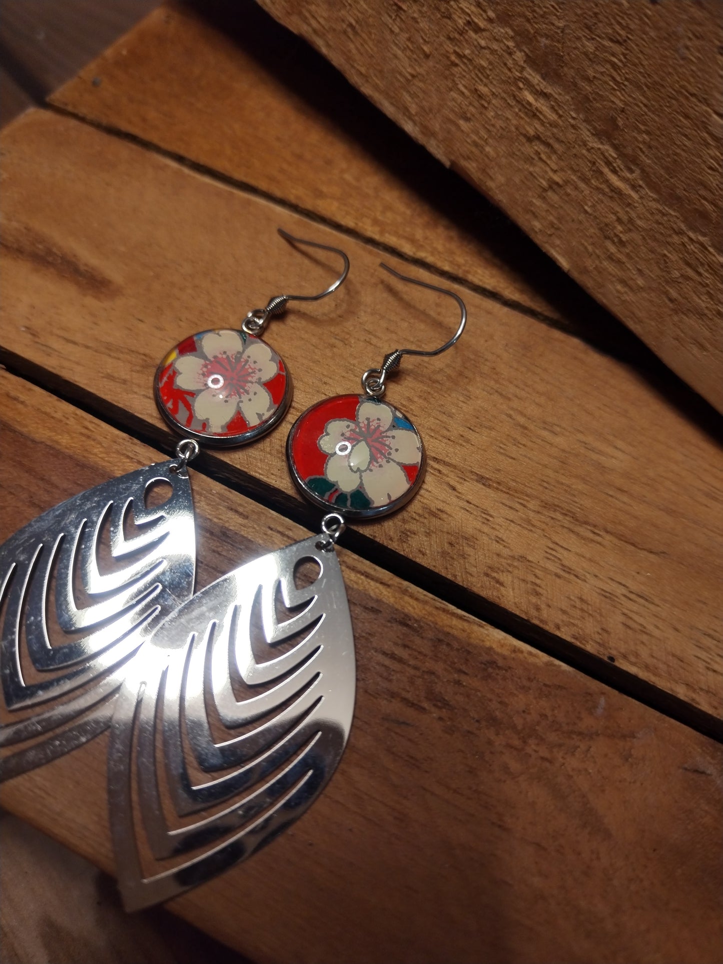 Boucles d'oreille rouge à fleur papier japonais
