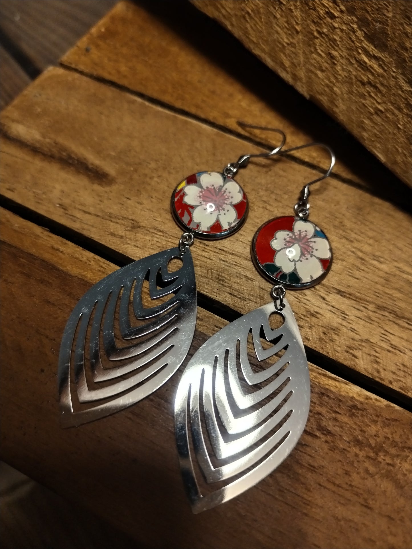 Boucles d'oreille rouge à fleur papier japonais