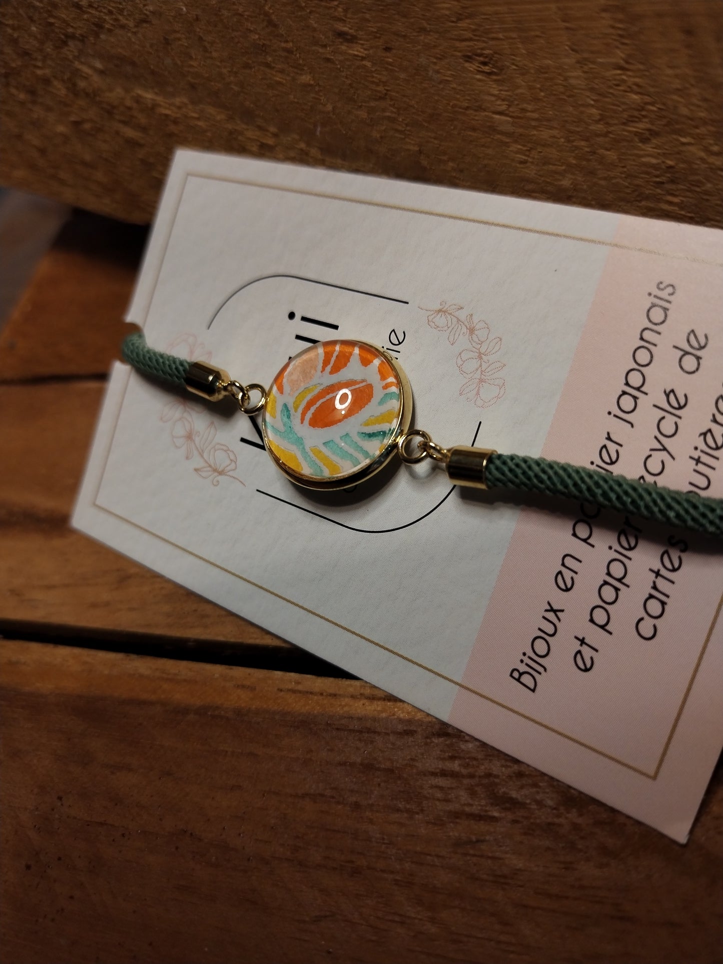 Bracelet réglable en coton kaki - cabochon coloré jaune corail et vert