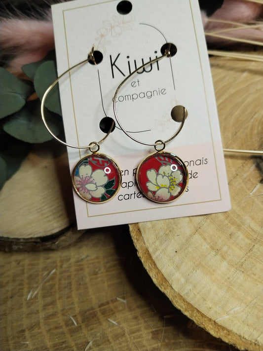 Boucles d'oreilles Créoles gouttes 35 mm - cabochons verre 16 mm - Papier japonais washi rouge fleur blanche - acier inoxydable doré