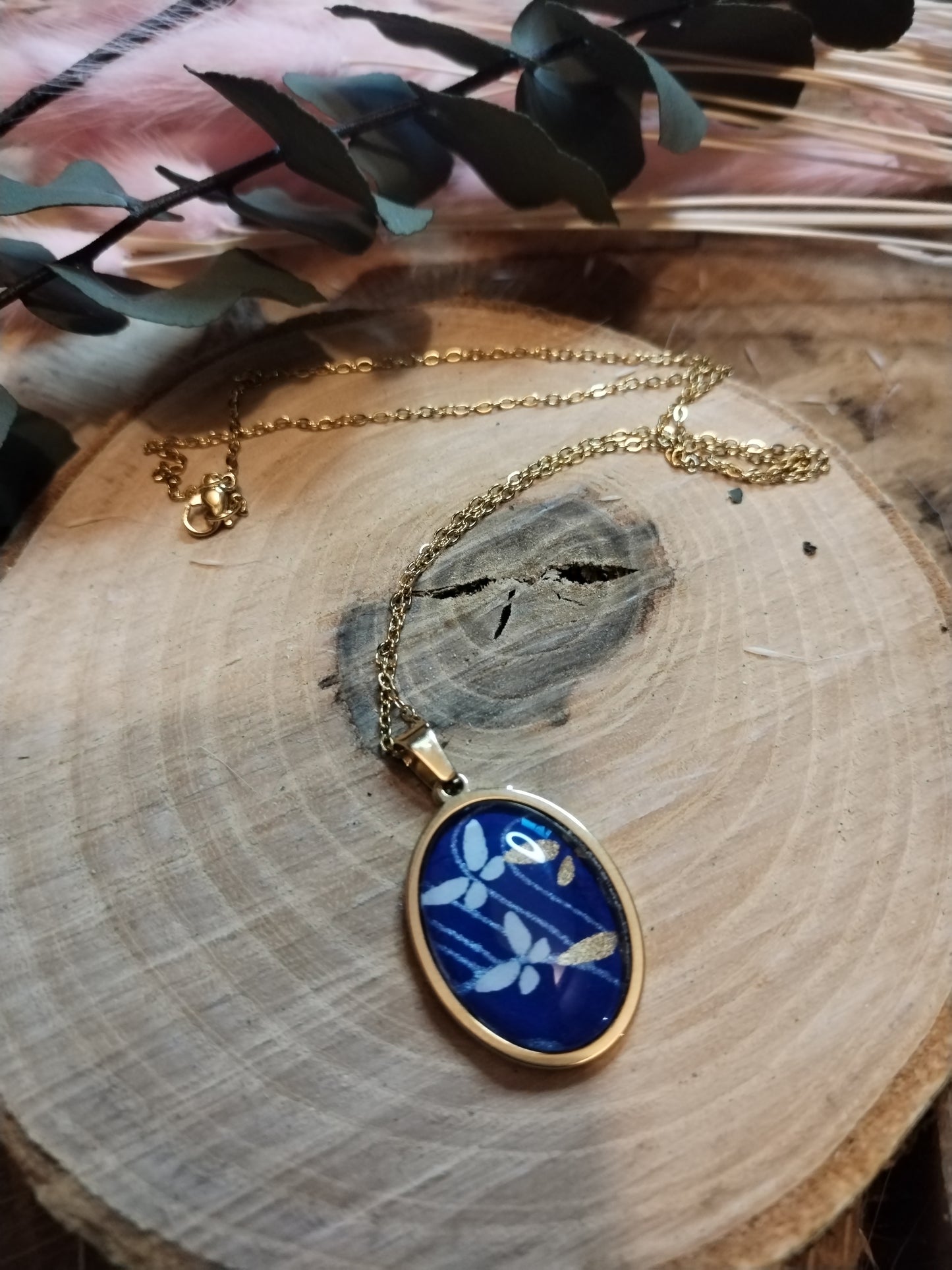 Collier acier bleu et papillon