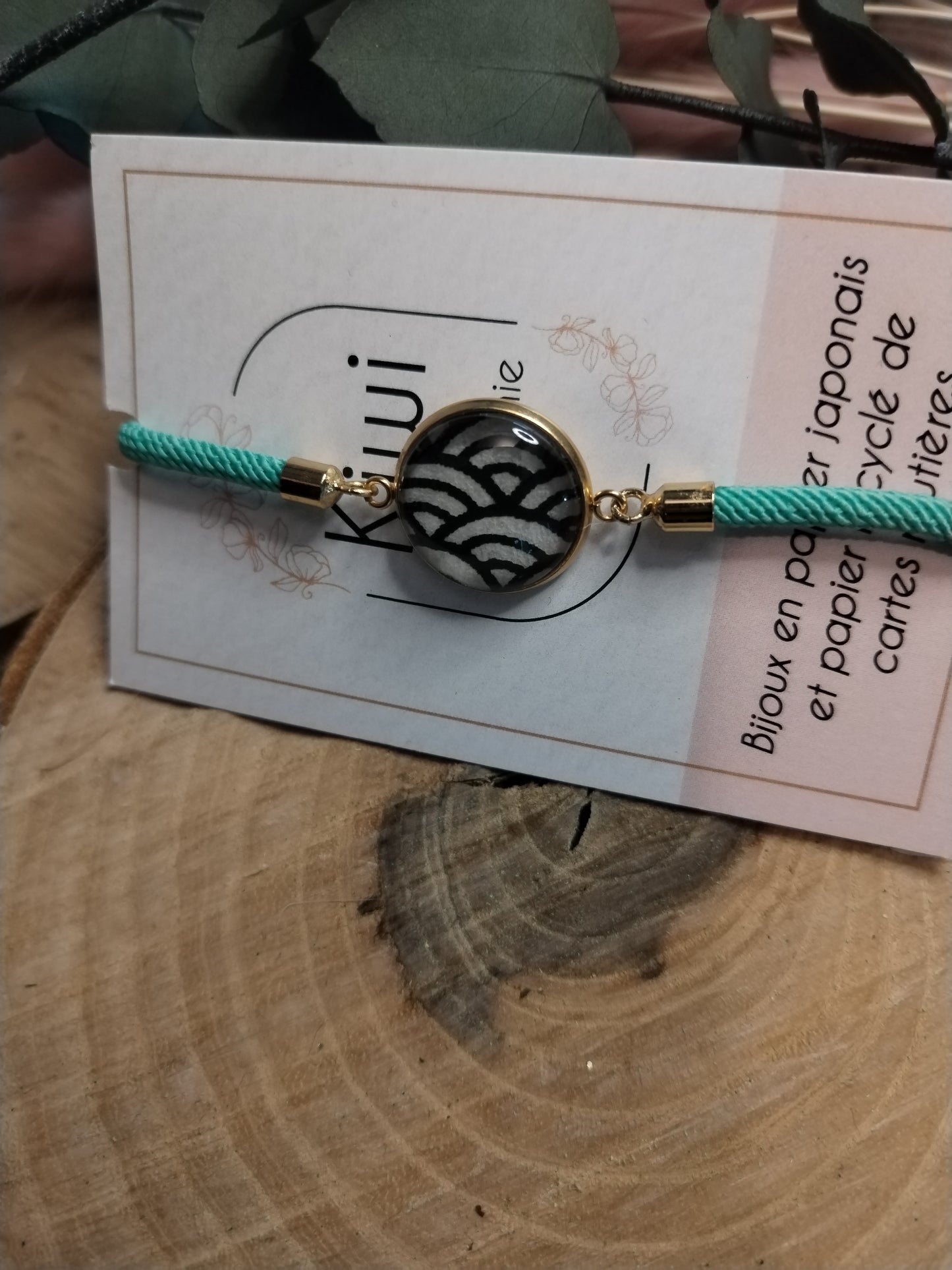 Bracelet réglable en coton vert - cabochon noir et blanc
