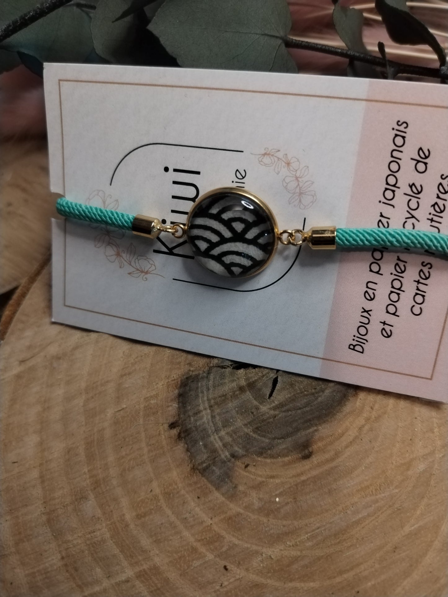 Bracelet réglable en coton vert - cabochon noir et blanc
