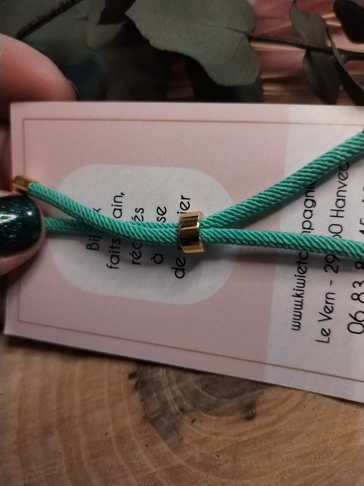 Bracelet réglable en coton vert - cabochon noir et blanc