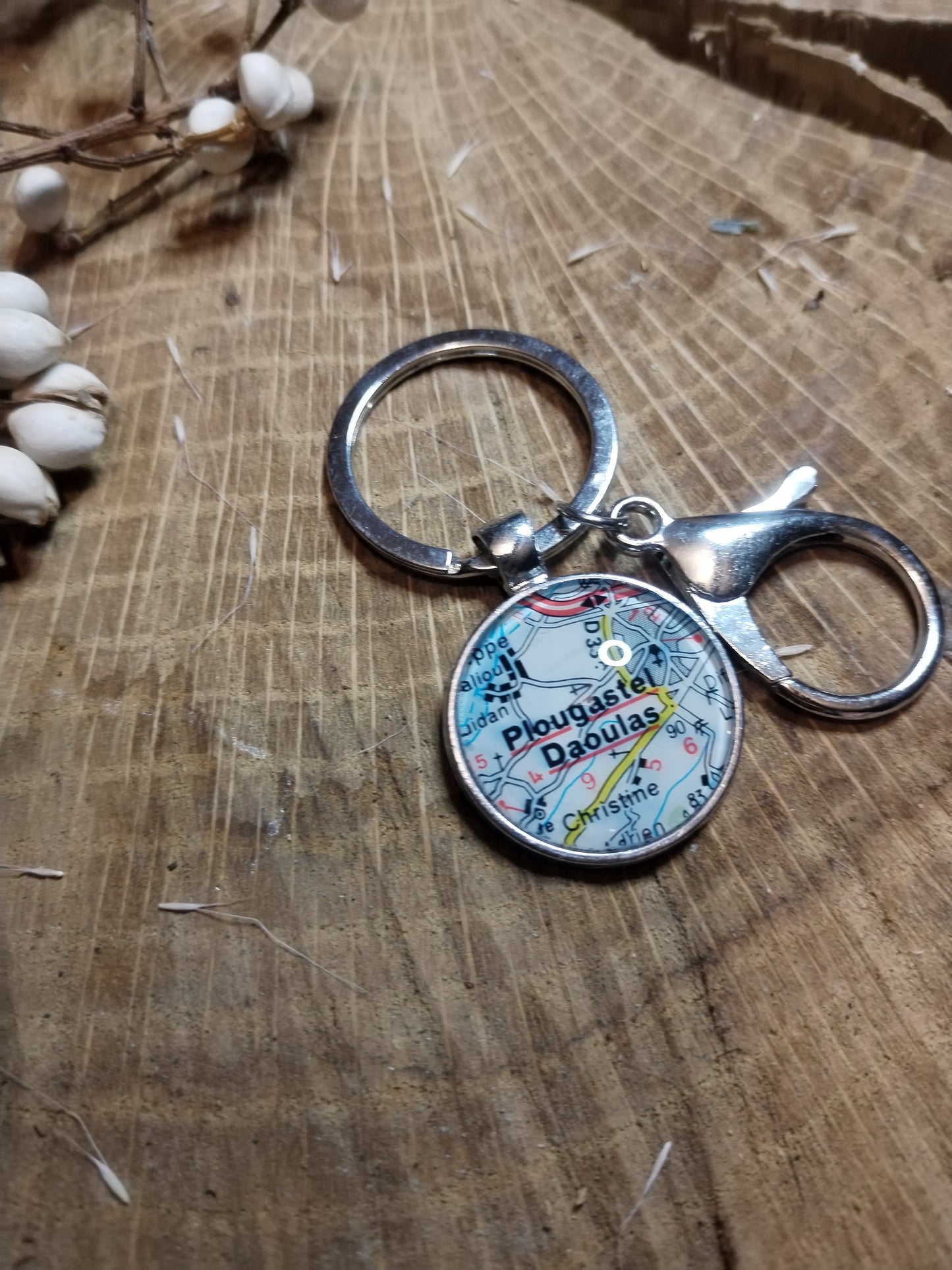 Porte-clefs cabochon 25mm - Recyclage carte routière - Plougastel-Daoulas (29 - Finistère - BZH)