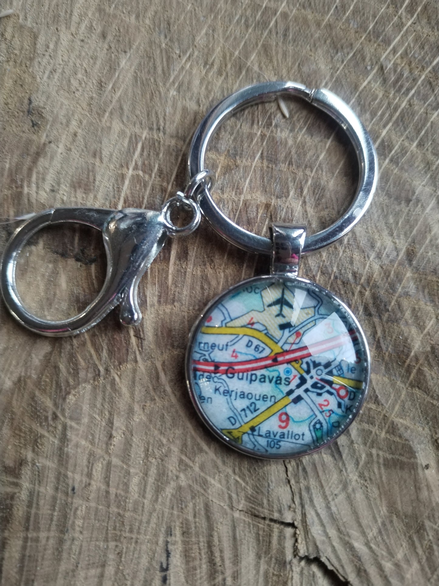 Porte-clefs cabochon 25mm - Recyclage carte routière - Guipavas Aéroport (29)