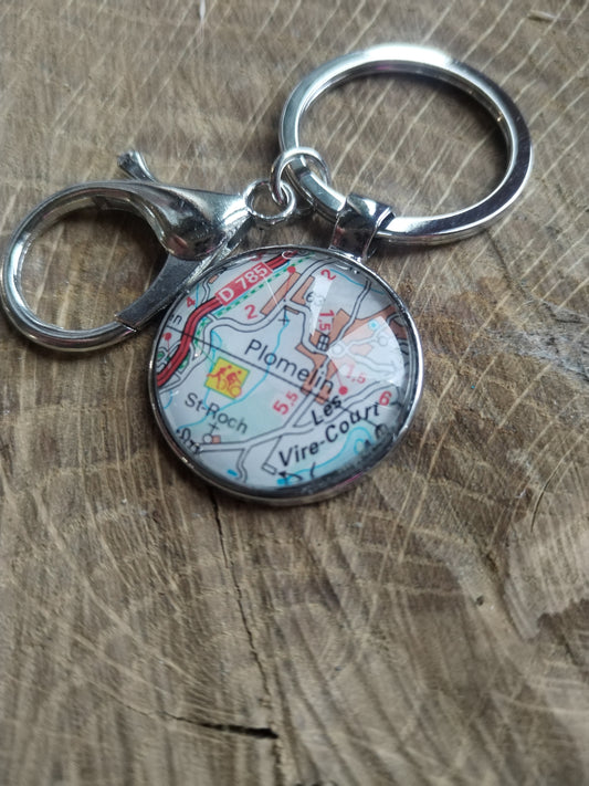 Porte-clefs cabochon 25mm - Recyclage carte routière - Plomelin (29 - Finistère - Bzh)
