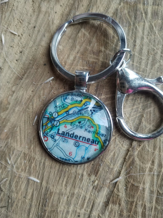 Porte-clefs cabochon 25mm - Recyclage carte routière - Landerneau (29 - Finistère - Bzh)