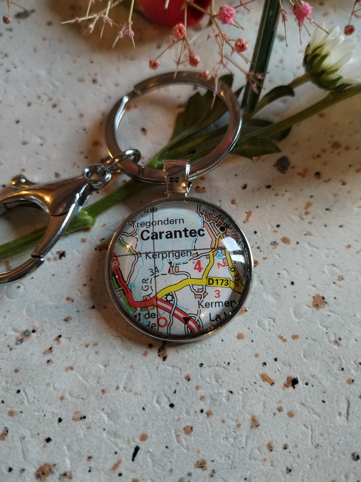 Porte clé ville Carantec carte routière -recyclage