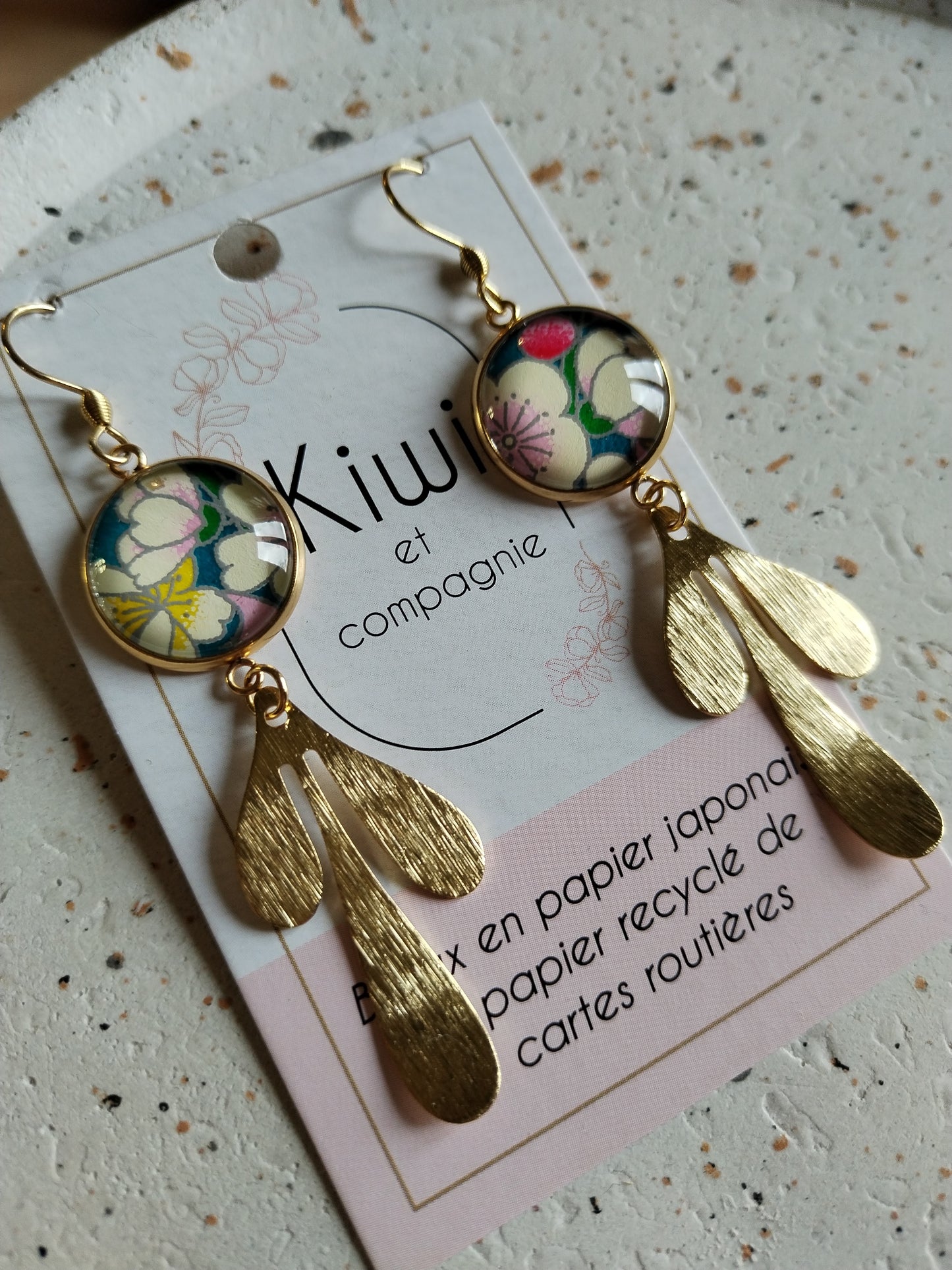 Boucles d'oreilles cabochons ronds 16mm - Acier inoxydable - papier japonais bleu fleur blanche