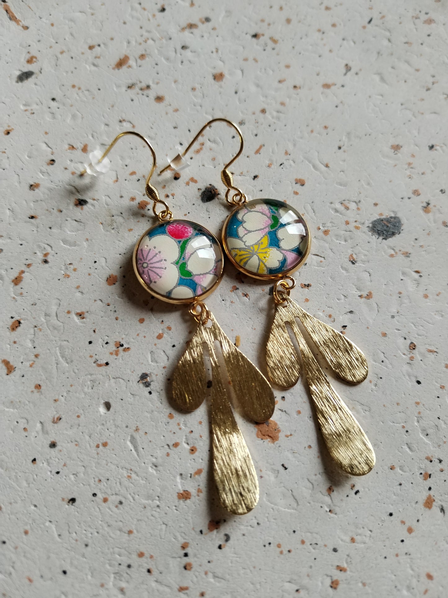 Boucles d'oreilles cabochons ronds 16mm - Acier inoxydable - papier japonais bleu fleur blanche