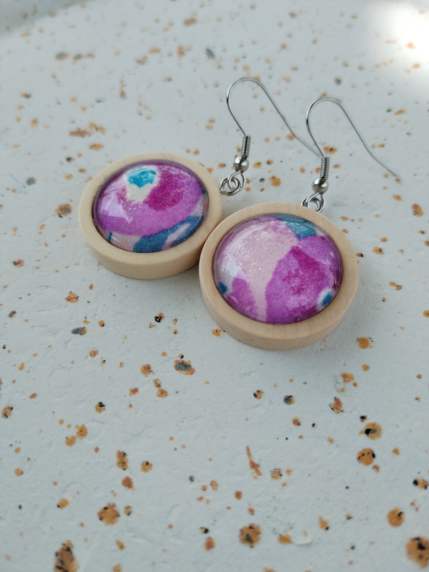 Boucles d'oreilles pendantes bois 23mm - Papier japonais rose camélia prune