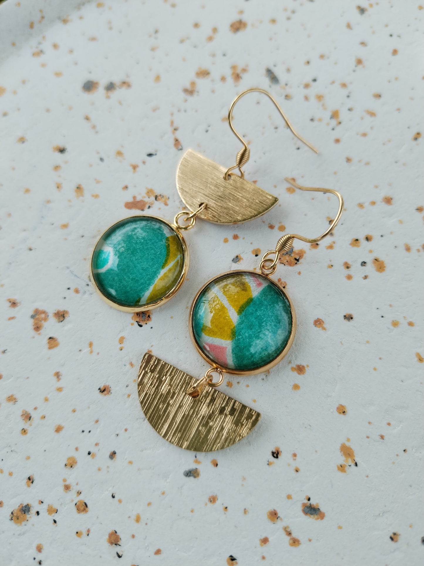 Boucles d'oreilles asymétriques - Cabochons 16mm - Acier inoxydable doré - Papier japonais vert bleu
