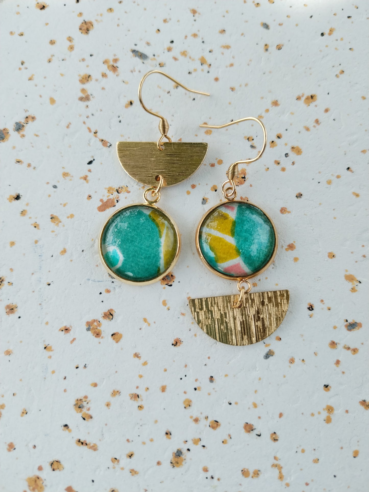 Boucles d'oreilles asymétriques - Cabochons 16mm - Acier inoxydable doré - Papier japonais vert bleu