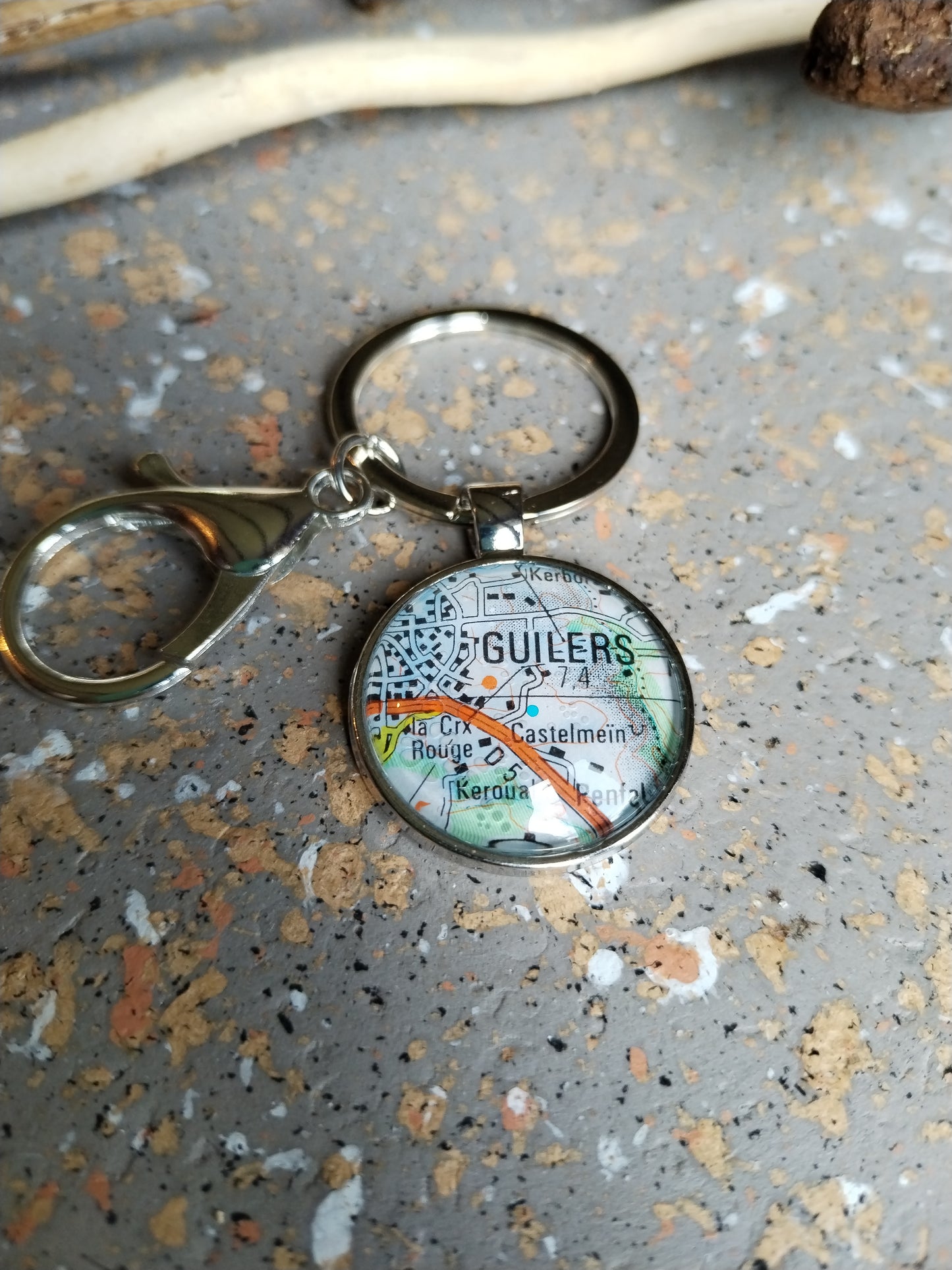Porte clé ville Guilers carte routière -recyclage
