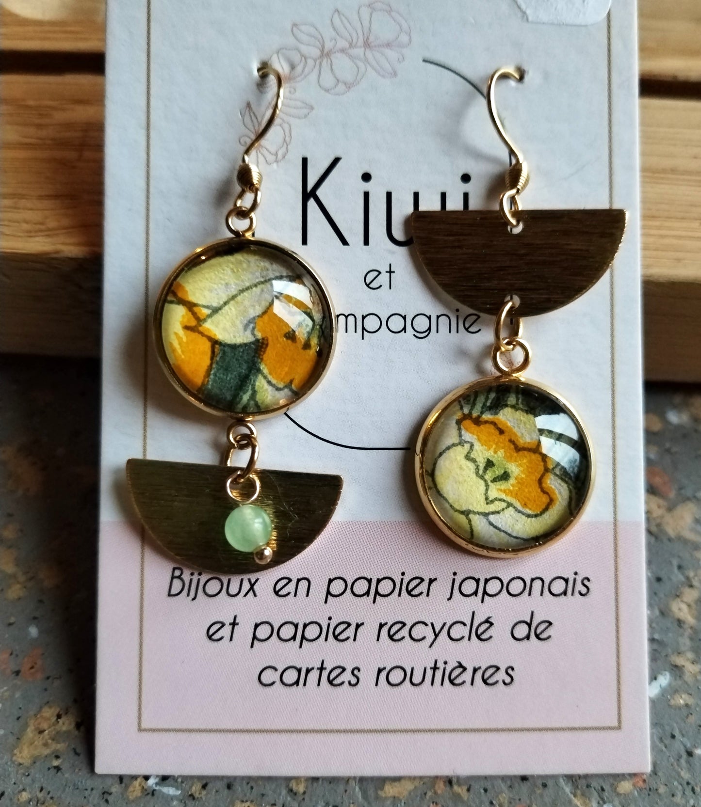 Boucles d'oreilles asymétriques - Cabochons 16mm - Acier inoxydable doré - jaune et kaki
