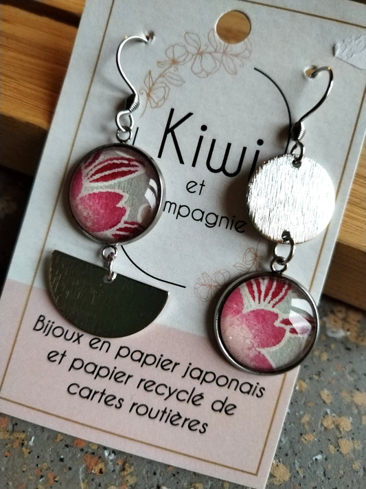 Boucles d'oreilles asymétriques - Cabochons 16mm - Acier inoxydable - Papier japonais rose camélia prune