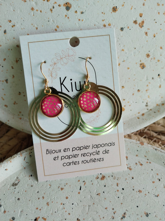 Boucles d'oreilles cabochons ronds 12mm - Acier inoxydable doré - pois dorés fond rose + breloque cercle