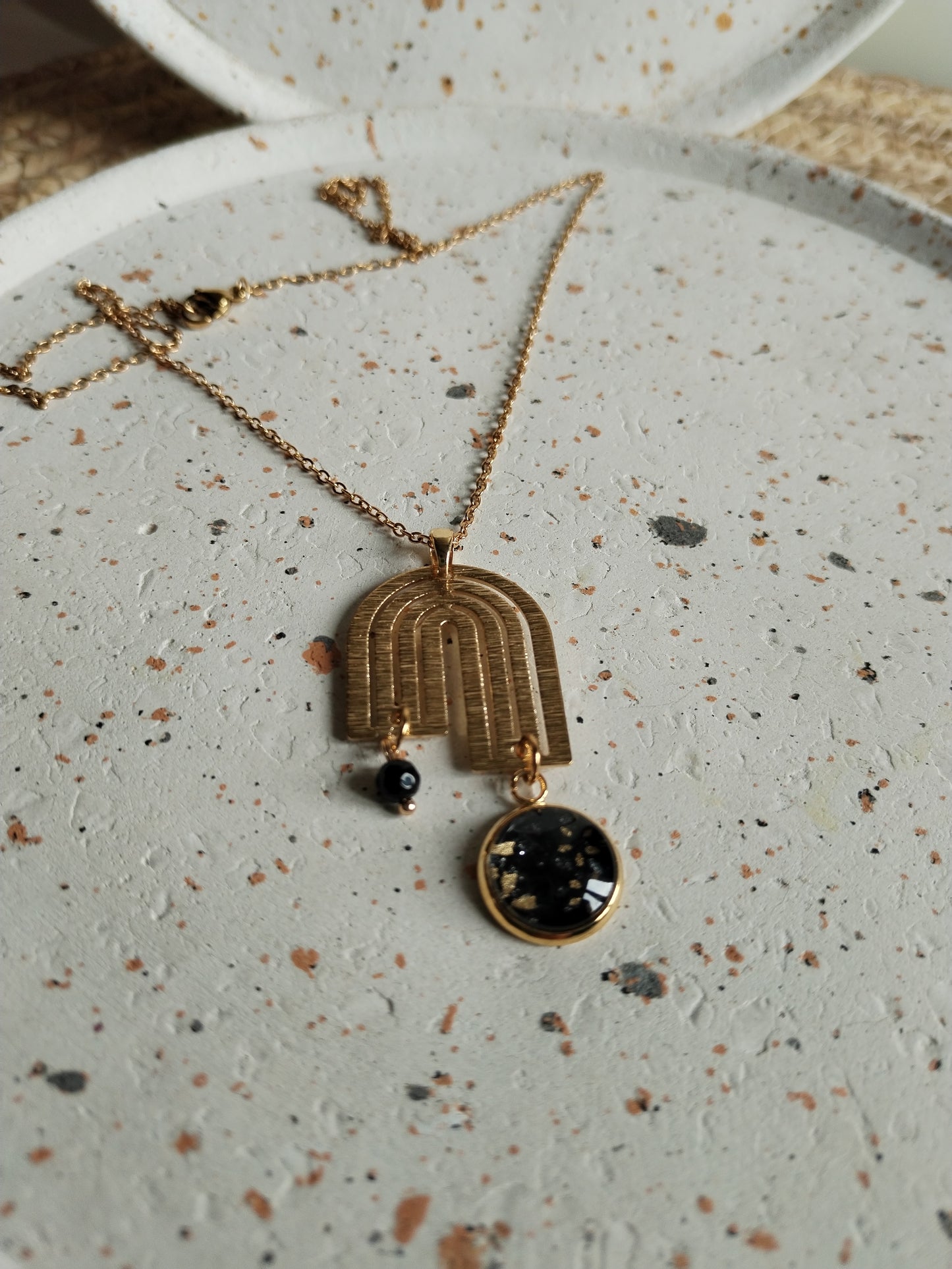 Collier cabochon 16mm en acier inoxydable doré -arc-en-ciel-noir