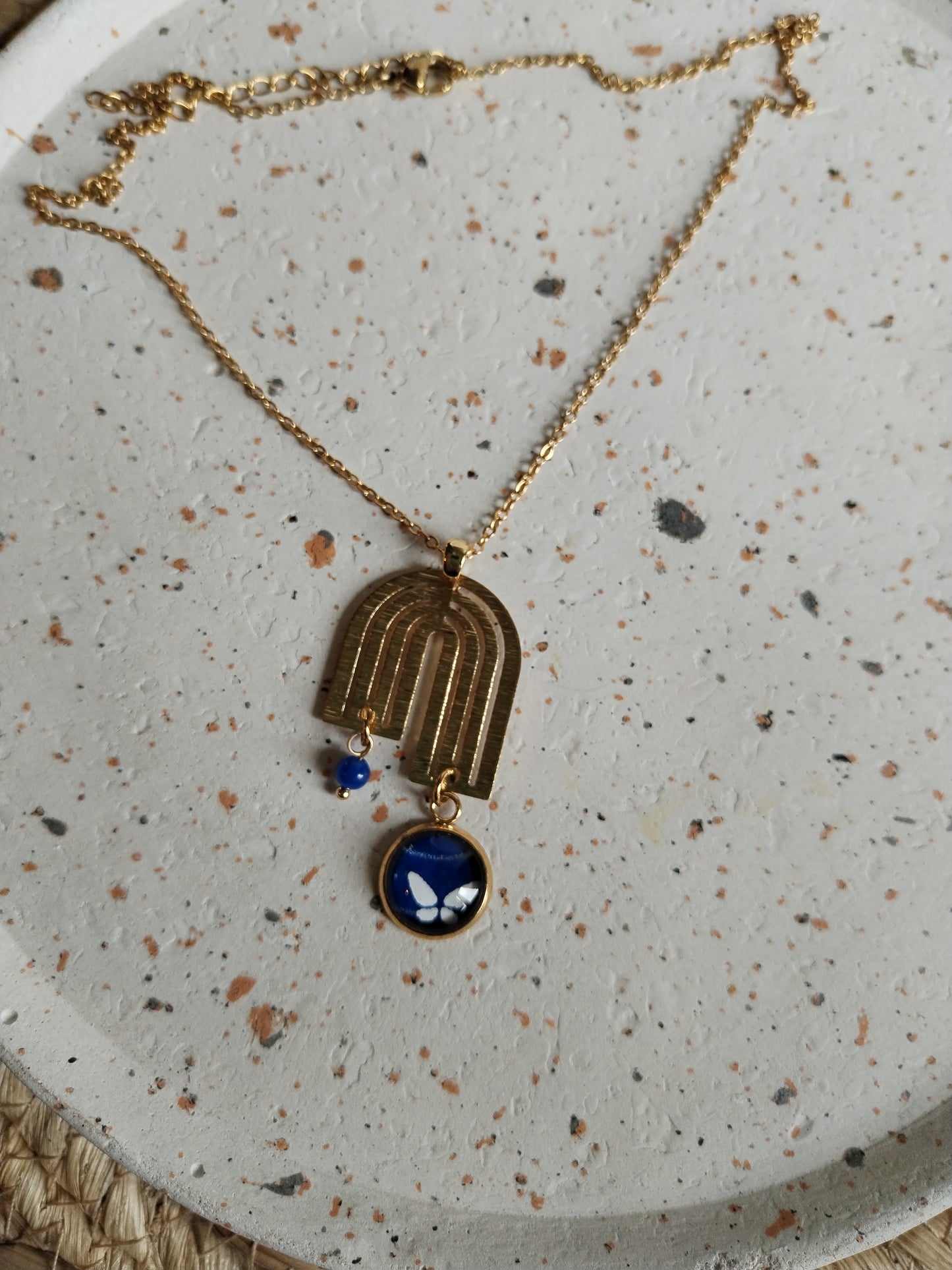 Collier cabochon 16mm en acier inoxydable doré -arc-en-ciel- bleu papillon