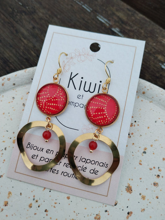 Bijou unique – Boucles d’oreilles pendantes rouge & pois dorés