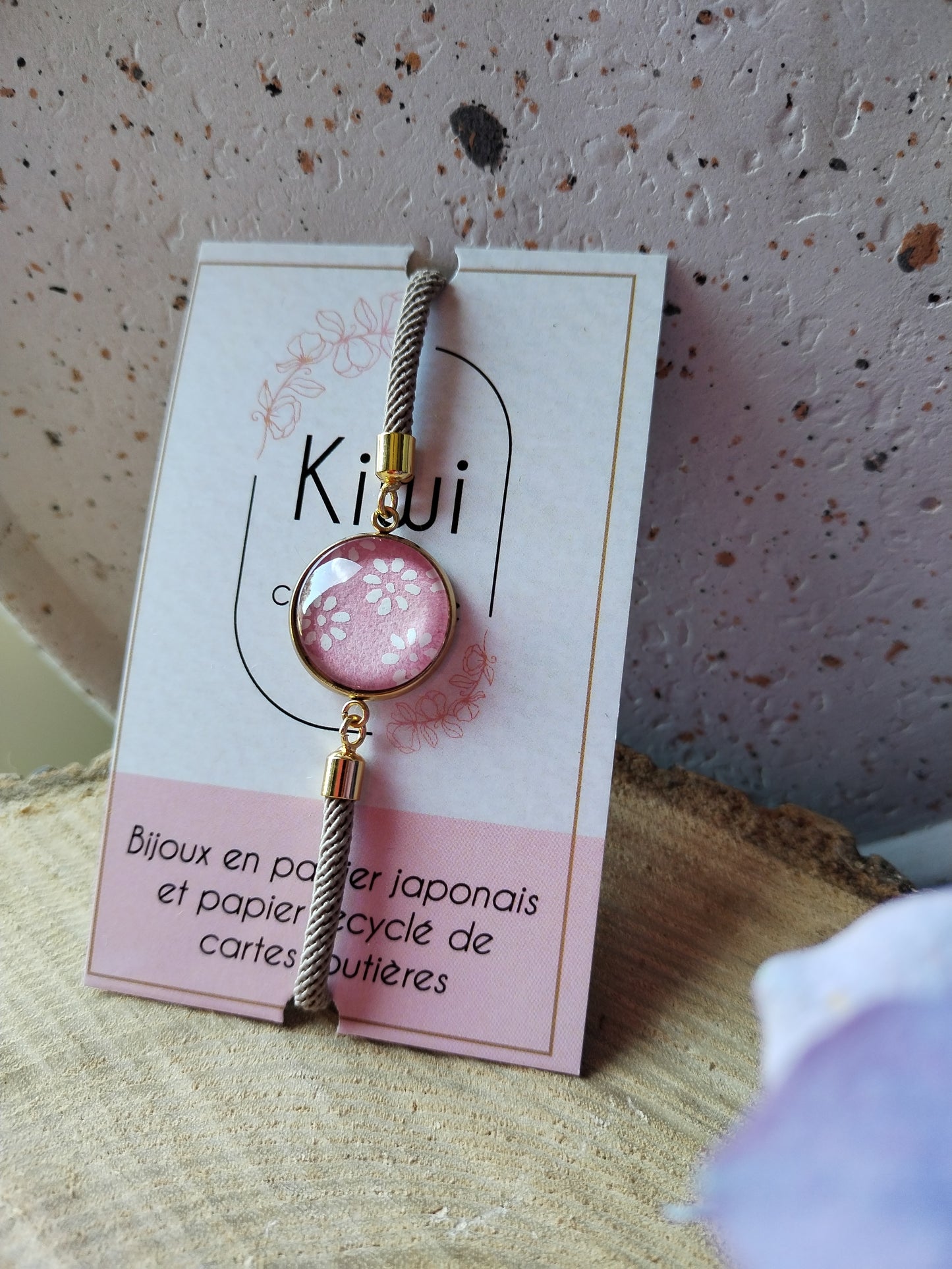 Bracelet réglable en coton beige - cabochon rose fleur blanche