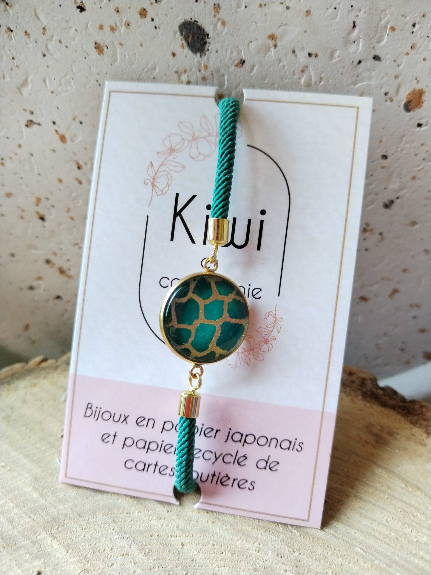 Bracelet réglable en coton vert - cabochon vert et doré