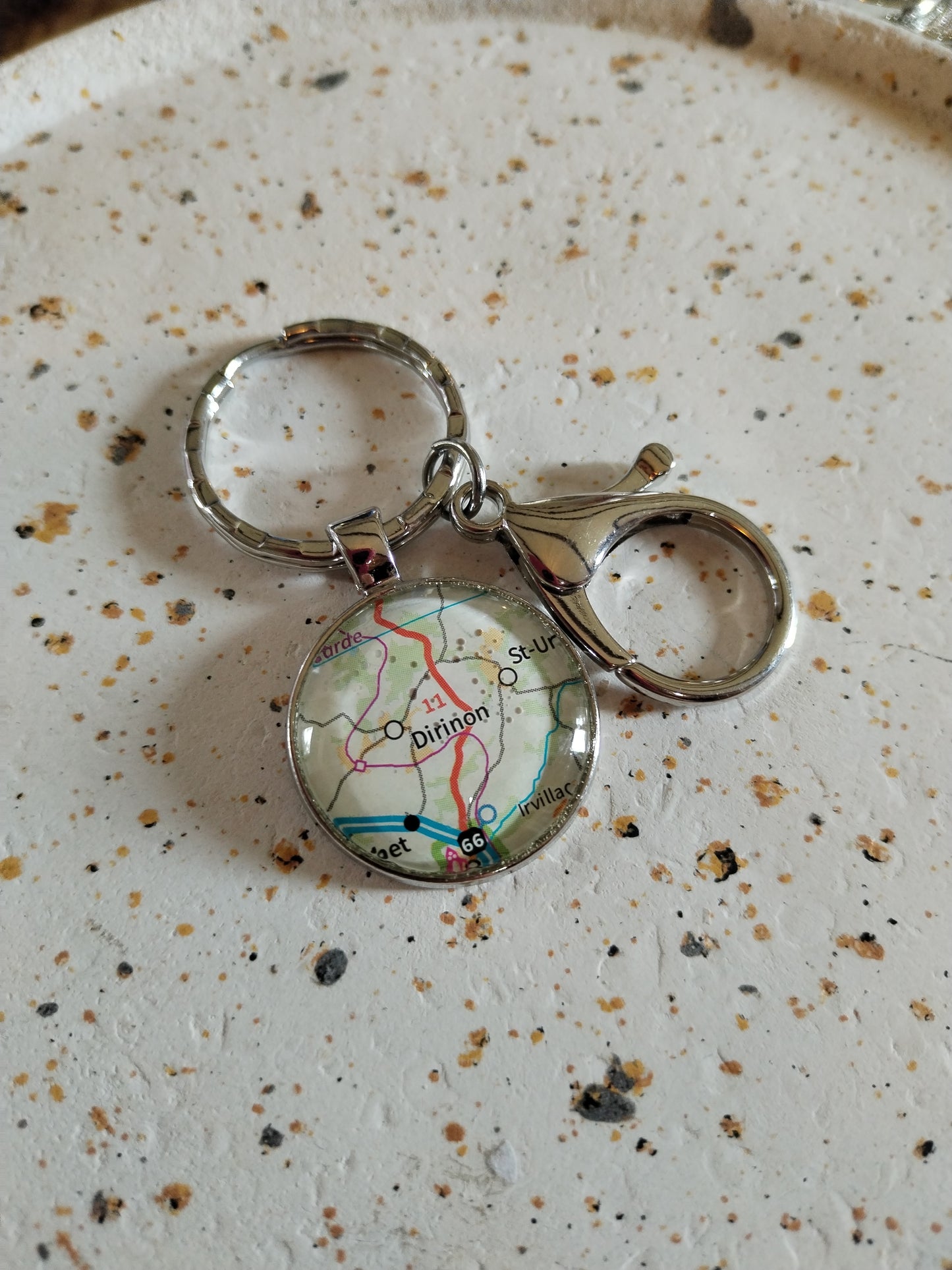 Porte-clé Dirinon – Carte routière recyclée | Souvenir de Bretagne