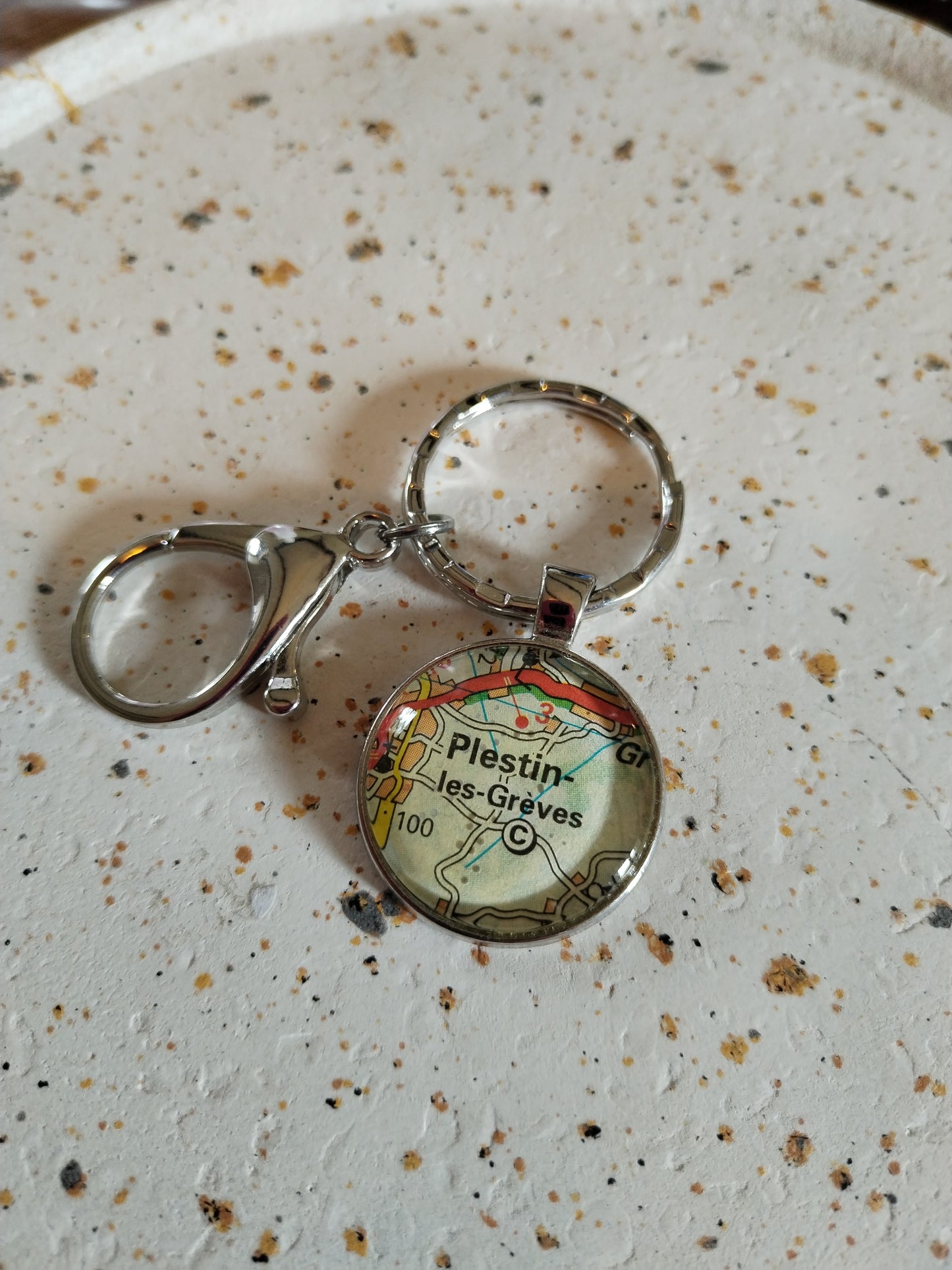 Porte-clé Plestin-les-grèves – Un fragment de voyage à emporter | Bijou recyclé