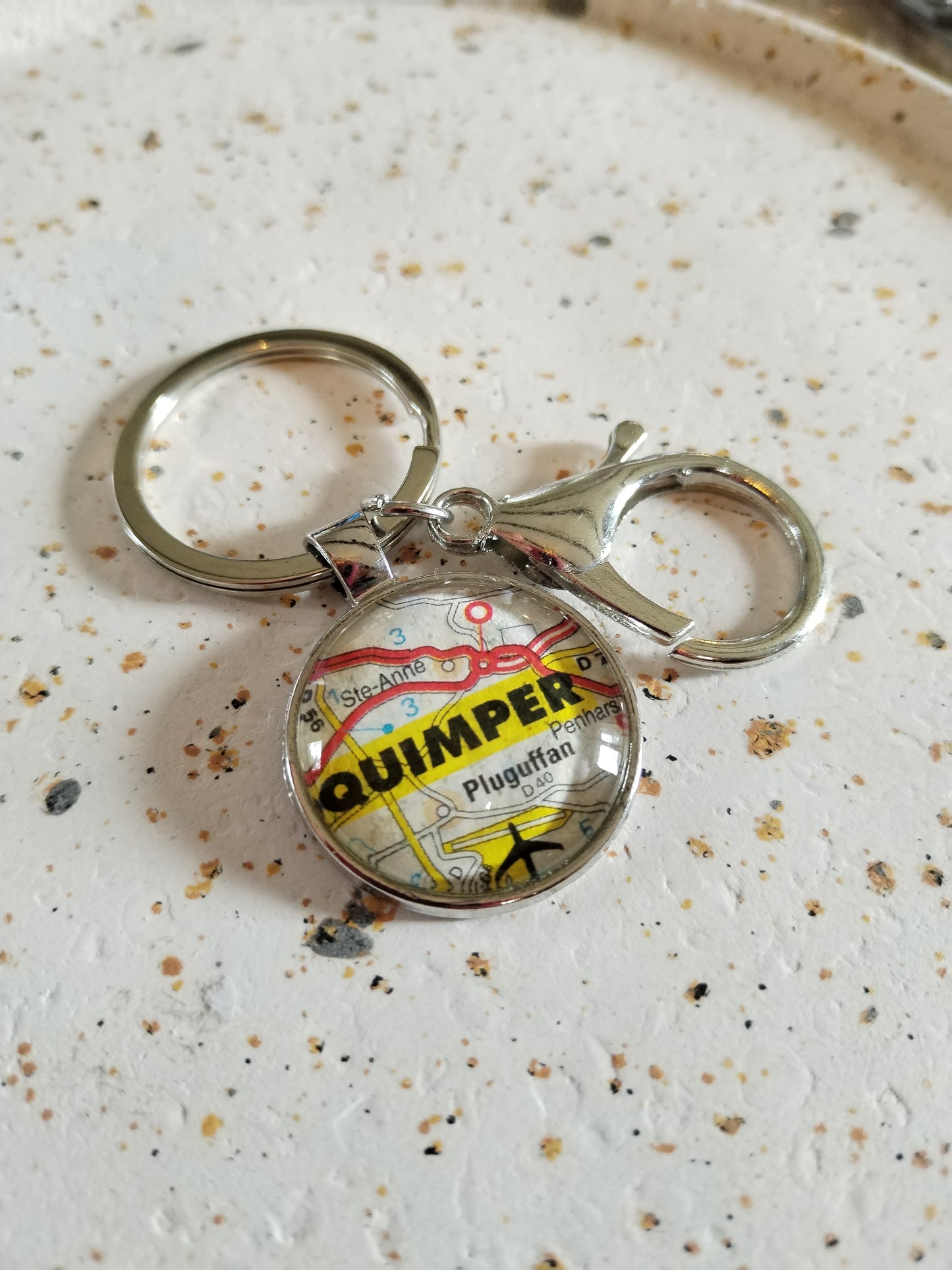 Porte-clé Quimper – Un fragment de voyage à emporter | Bijou recyclé